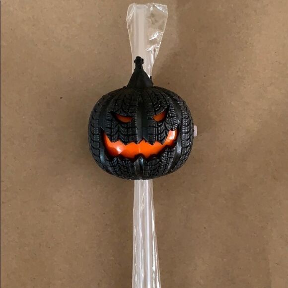 NEW DISNEY PARKS | Halloween 🎃 light up straw - Picture 1 of 2
